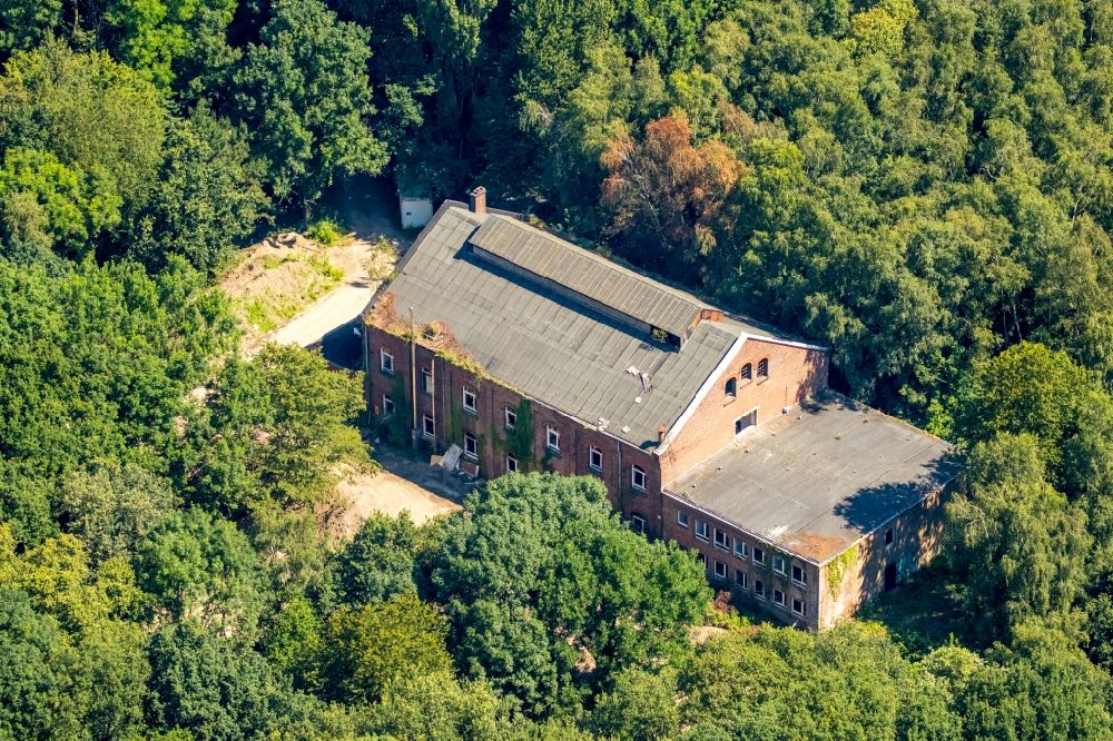 Gladbeck from the bird's eye view: Fire ruined the building of the former Mount apprentice home in Gladbeck-Zweckel on the grounds of the former colliery Zweckel in Gladbeck in North Rhine-Westphalia