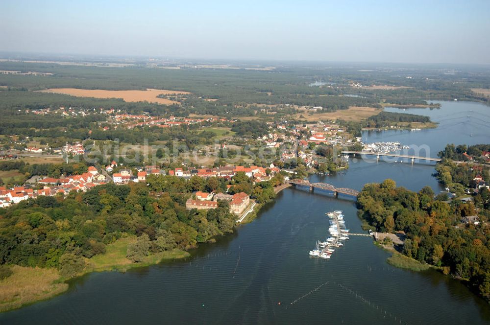 Aerial image Brandenburg OT Plaue - Blick auf den Plauer See mit der Alten Plauer Brücke bei km 68,10, sowie der Neuen Plauer Brücke bei km 68,40. Die Brücken überführen die untere Havel-Wasserstraße, welche durch den Plauer See hindurchfließt.