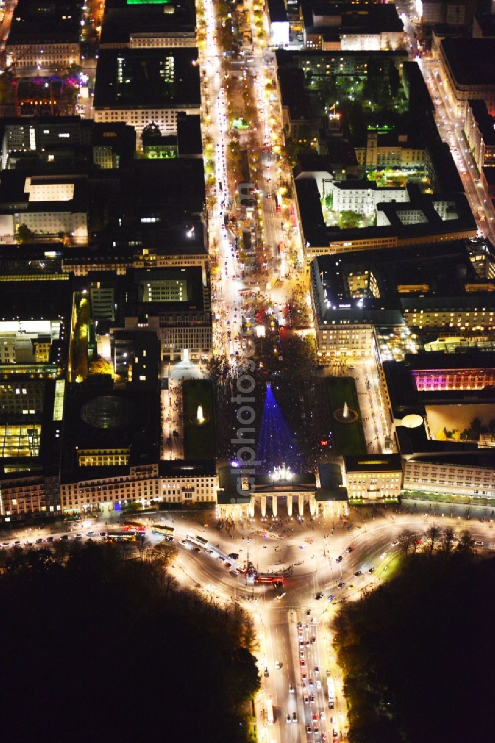 Aerial image Berlin - Night Shot: The Brandenburg Gate at the square Pariser Platz with illumination at the Festival of Lights. Warning: Commercial use on prior request only