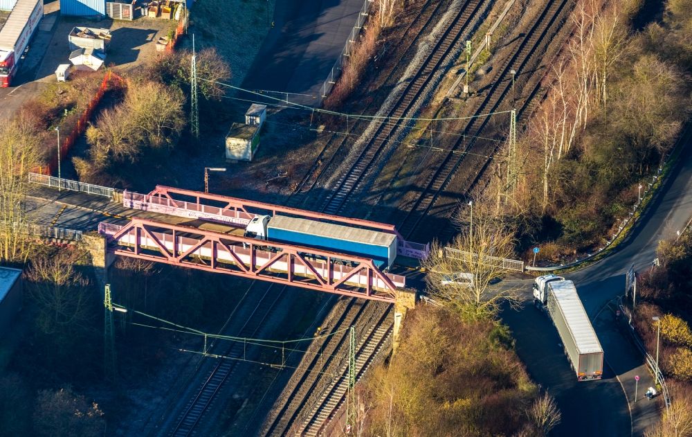 Aerial image Wetter (Ruhr) - Bridge structure for crossing and bridging the track route of the Auf der Bleiche railway in the district of Wengern in Wetter in the state of North Rhine-Westphalia, Germany