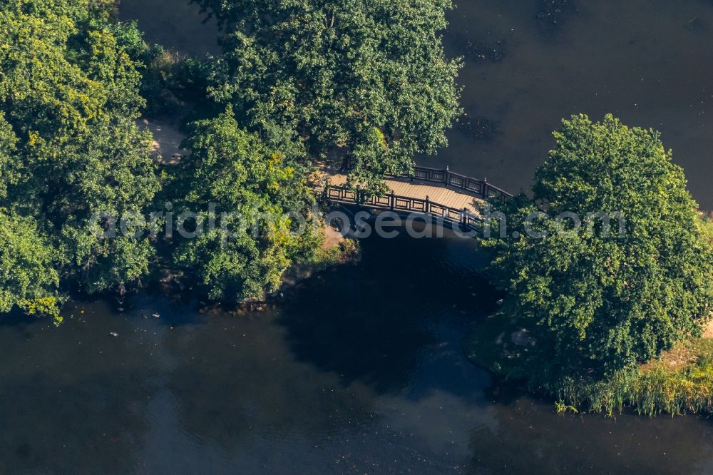 Aerial photograph Leipzig - Historic Old Bridge on the lake in Johanna- Park in the district Zentrum-West in Leipzig in the state Saxony, Germany