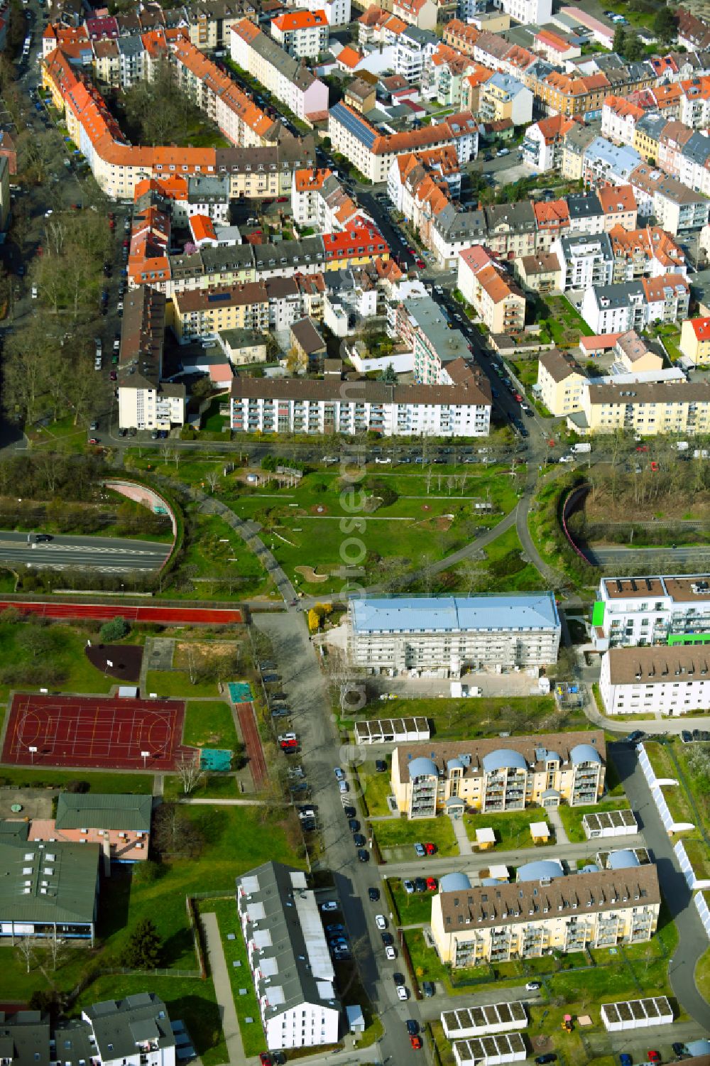 Aerial image Aschaffenburg - Bridge structure as a green bridge and park and tunneling over the road Suedring in the district Innenstadt in Aschaffenburg in the state Bavaria, Germany