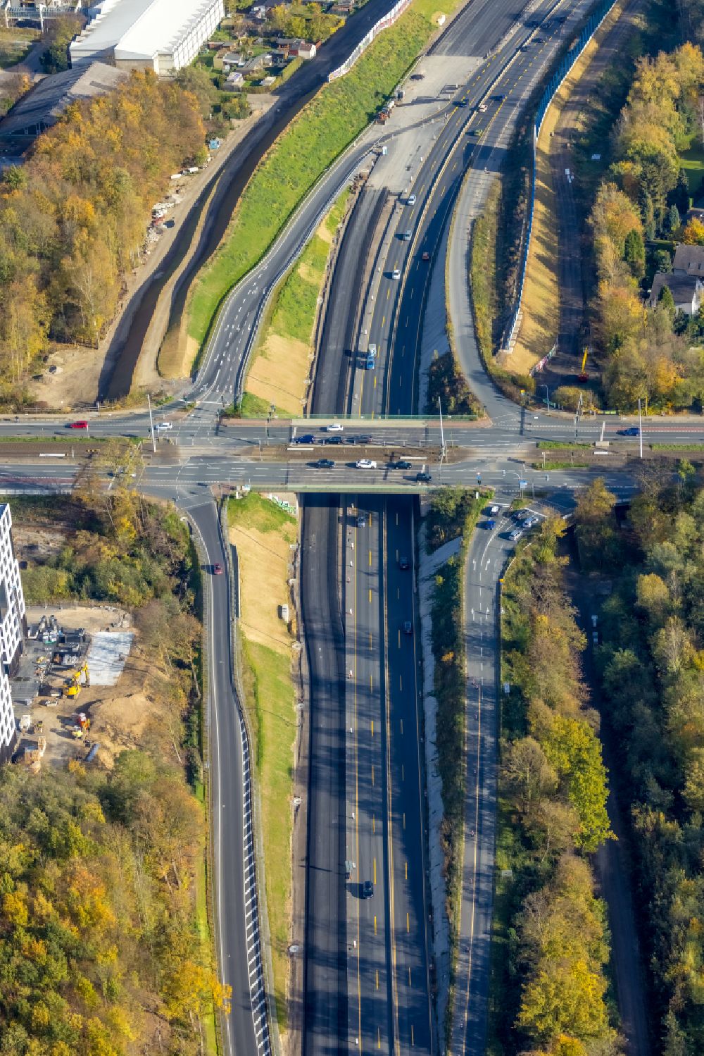Aerial image Bochum - Road bridge structure along the Universitaetsstrasse and course of the Autobahn BAB 448 in the district of Altenbochum in Bochum in the Ruhr area in the state North Rhine-Westphalia, Germany