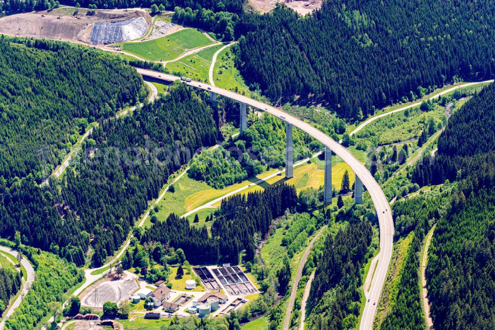Titisee-Neustadt from the bird's eye view: Routing and traffic lanes over the bridge in the motorway B31 in Titisee-Neustadt in the state Baden-Wuerttemberg