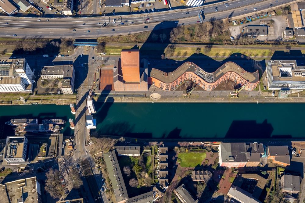 Aerial photograph Duisburg - Bridge structure - Schwanentorbruecke over the Inner Harbor Canal in the district Kasslerfeld in Duisburg in the Ruhr area in the state of North Rhine-Westphalia