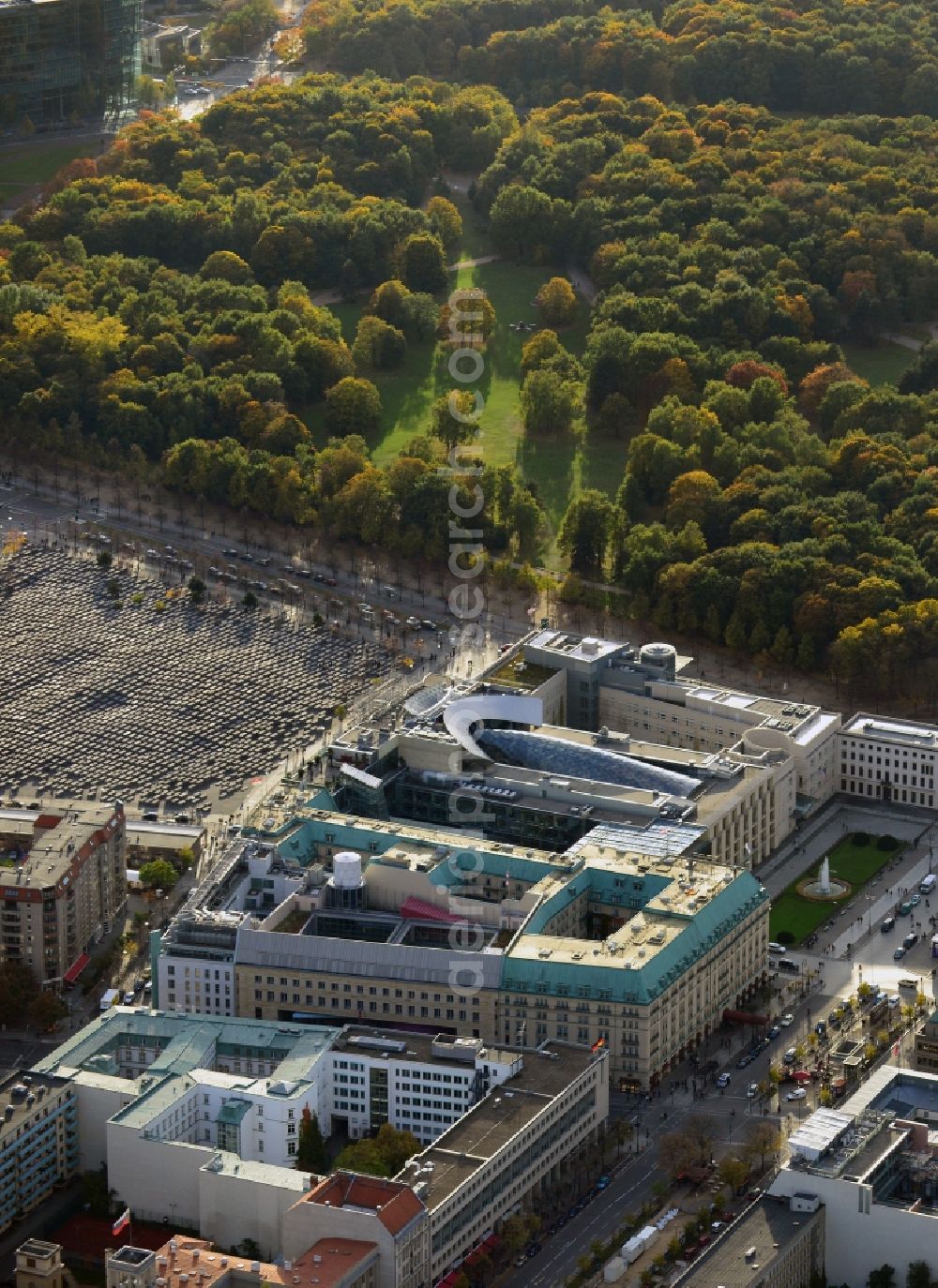 Berlin from the bird's eye view: View over the British Embassy, the Hotel Adlon, the Acadamy of Arts and the Emnassy of the United States of America USA between the Holocaust memorial and the publice square Pariser Platz towards the Tiergarten in Berlin-Mitte