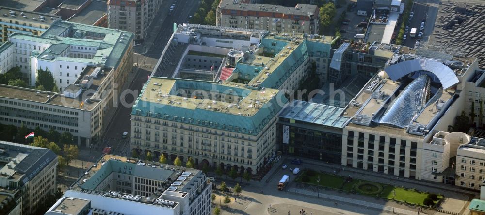 Aerial image Berlin Mitte - British and American Embassy, Academy of Arts, Hotel Adlon on Pariser Platz in Berlin-Mitte