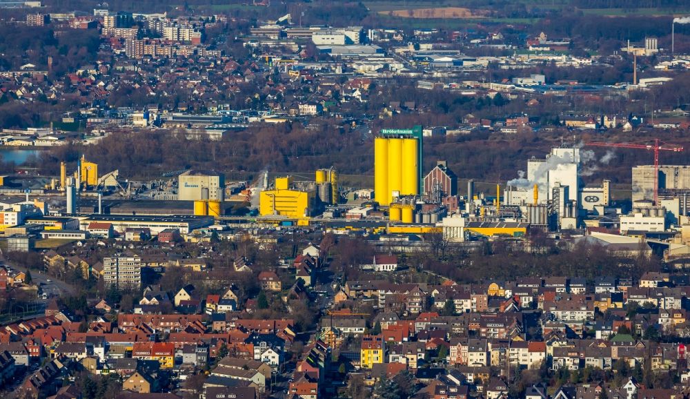 Hamm from the bird's eye view: View of the company Broekelmann + Co - Oelmuehle GmbH + Co in Hamm in the state North Rhine-Westphalia