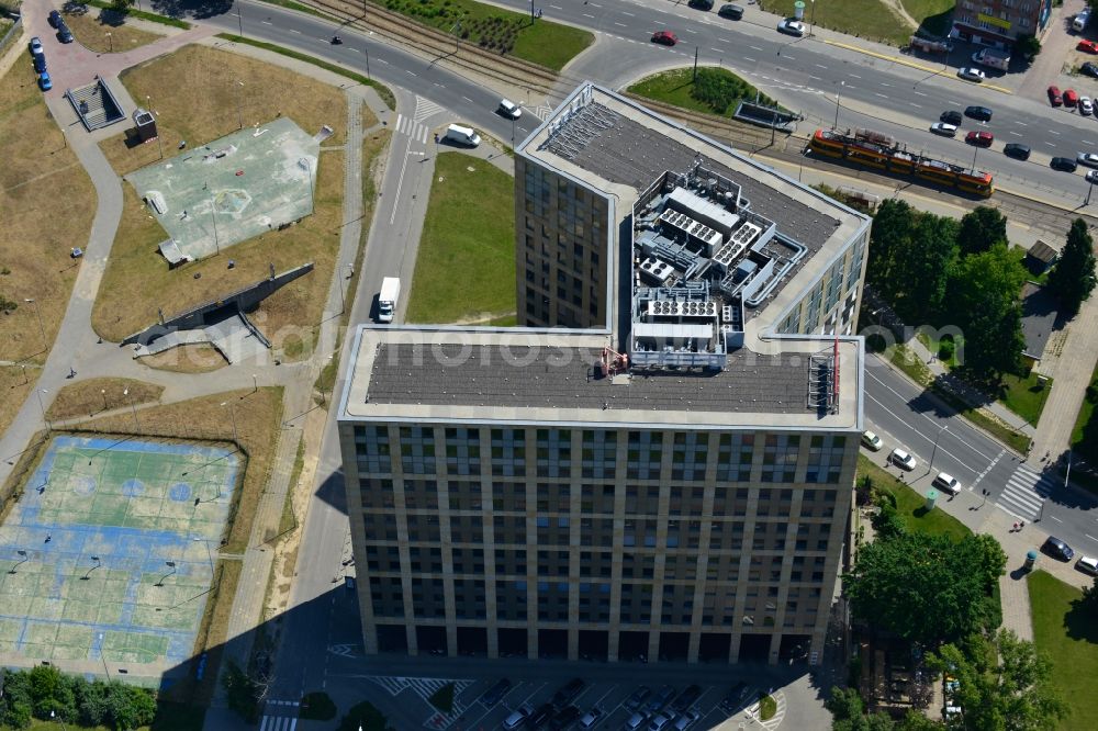 Warschau Mokotow from the bird's eye view: Office and Commercial high-rise Building IO-1 operated by IMMOFINANZ AG in Mokotov district of Warsaw in Poland