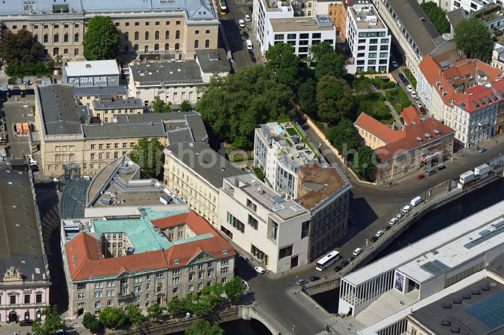 Aerial photograph Berlin - Office building and commercial building of the Haus Bastian - Center for Cultural Education in the district Mitte in Berlin, Germany
