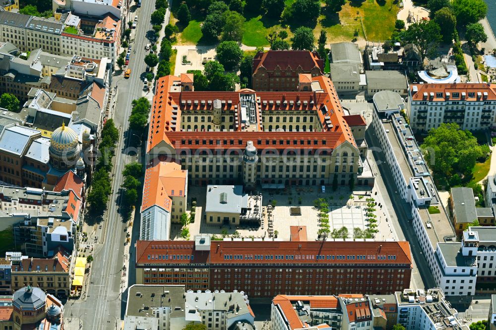 Aerial photograph Berlin - Office and business complex FORUM an der MUSEUMINSEL on Monbijoustrasse - Oranienburger Strasse - Tucholskystrasse - Ziegelstrasse in the district Mitte in Berlin, Germany