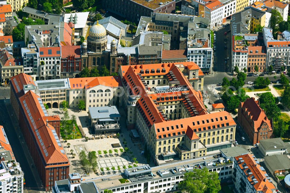Berlin from the bird's eye view: Office and business complex FORUM an der MUSEUMINSEL on Monbijoustrasse - Oranienburger Strasse - Tucholskystrasse - Ziegelstrasse in the district Mitte in Berlin, Germany