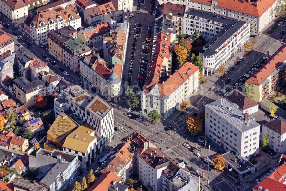 München from the bird's eye view: Office building Tela 64 with striking golden roof on the corner of Ichostrasse Tegernseer Landstrasse in Munich Giesing in the state of Bavaria