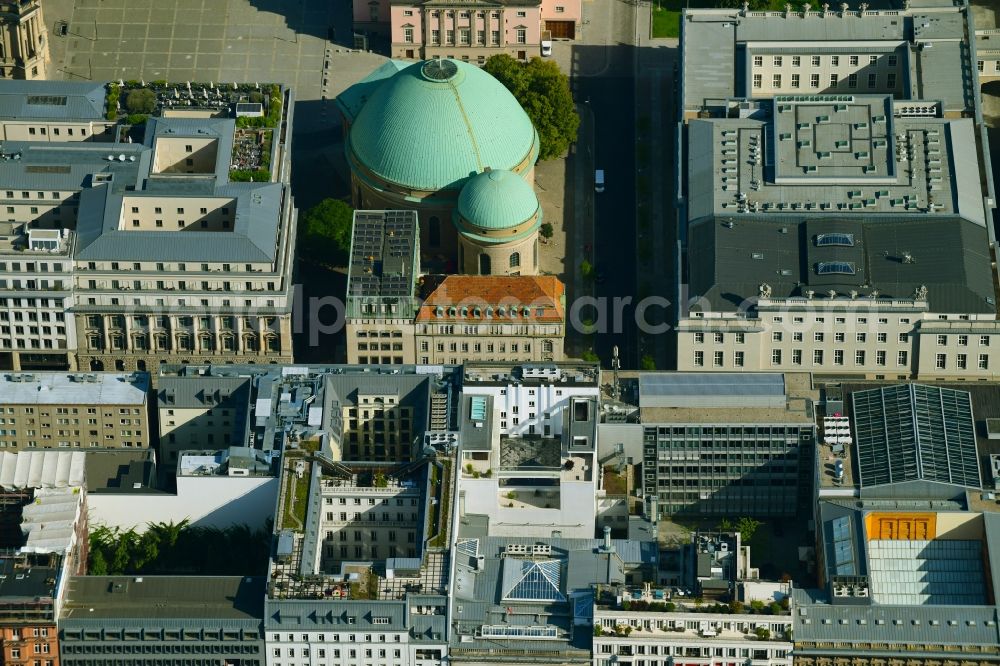 Berlin from the bird's eye view: Office building - Ensemble of Robert Bosch Stiftung GmbH on Franzoesische Strasse - Jaegerstrasse - Hedwigskirchgasse in the district Mitte in Berlin, Germany