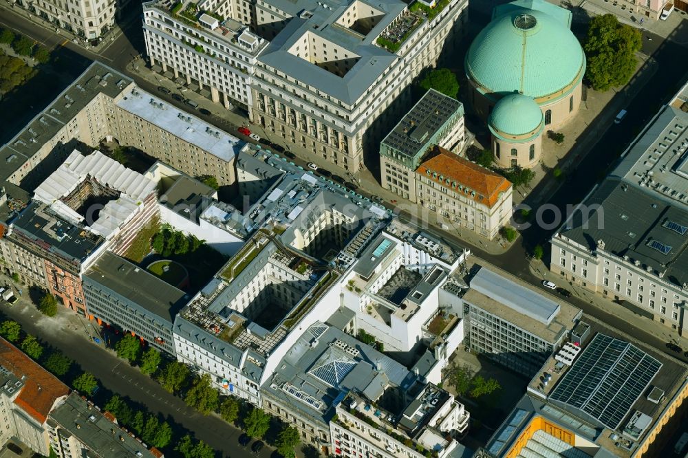 Berlin from the bird's eye view: Office building - Ensemble of Robert Bosch Stiftung GmbH on Franzoesische Strasse - Jaegerstrasse - Hedwigskirchgasse in the district Mitte in Berlin, Germany