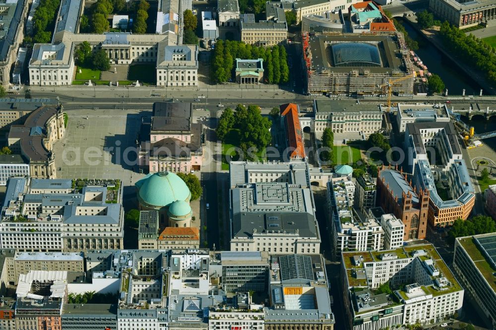 Aerial photograph Berlin - Office building - Ensemble of Robert Bosch Stiftung GmbH on Franzoesische Strasse - Jaegerstrasse - Hedwigskirchgasse in the district Mitte in Berlin, Germany