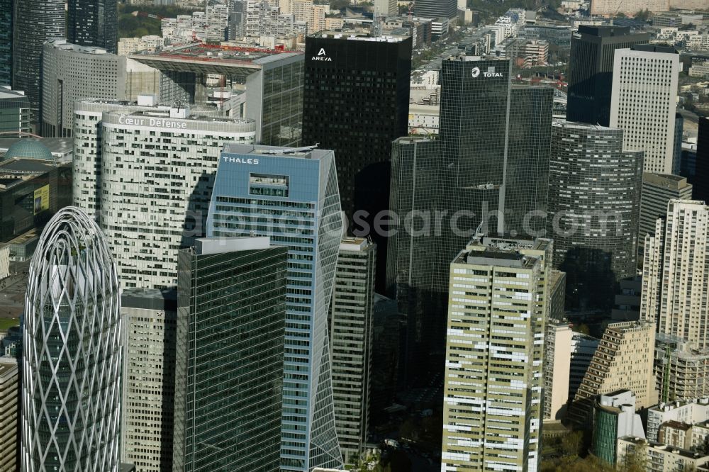 Aerial photograph Courbevoie - Block of office and hotel highrise buildings in the quarter La Défense in Paris in Ile-de-France, France