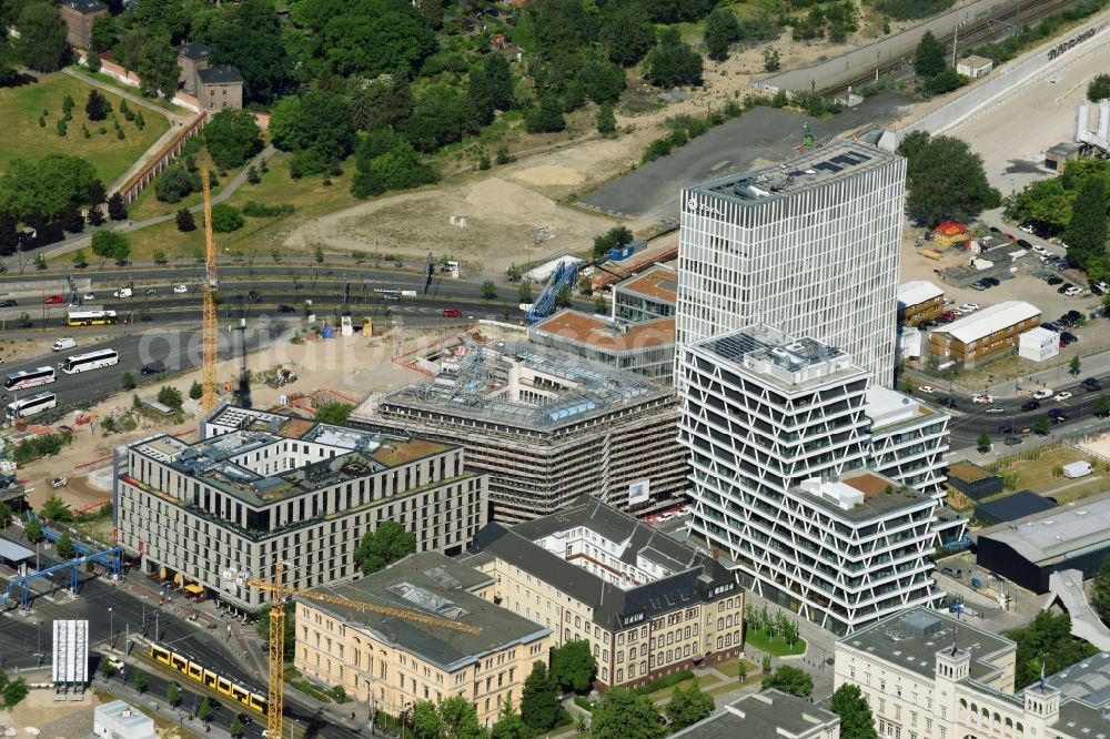 Berlin from the bird's eye view: Office building - Ensemble on Invalidenstrasse - Heidestrasse in the district Mitte in Berlin, Germany