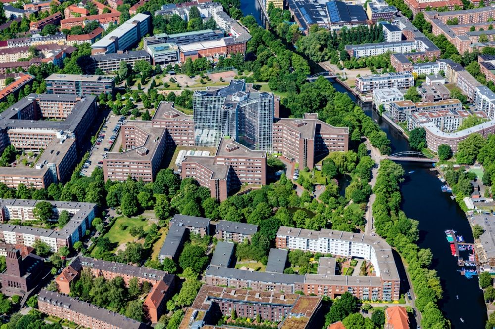 Hamburg from the bird's eye view: Office building - Ensemble with medical associations and hospital on Osterbekstrasse - Weidestrasse in the district Barmbek-Sued in Hamburg, Germany