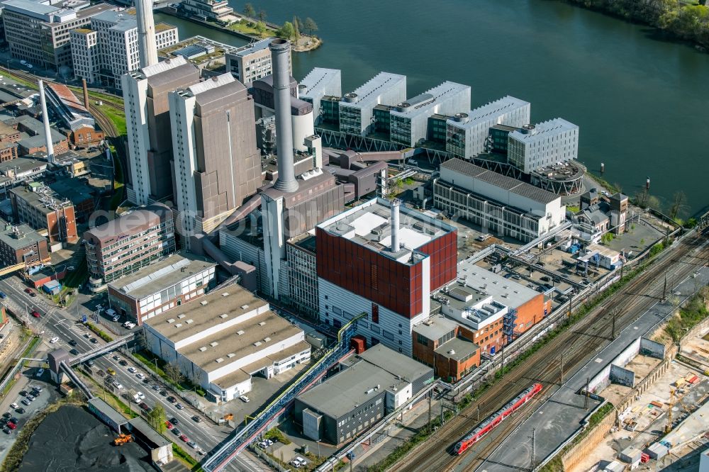 Frankfurt am Main from above - Office building - Ensemble Westhafen Pier on Rotfeder-Ring in the district Gutleutviertel in Frankfurt in the state Hesse, Germany