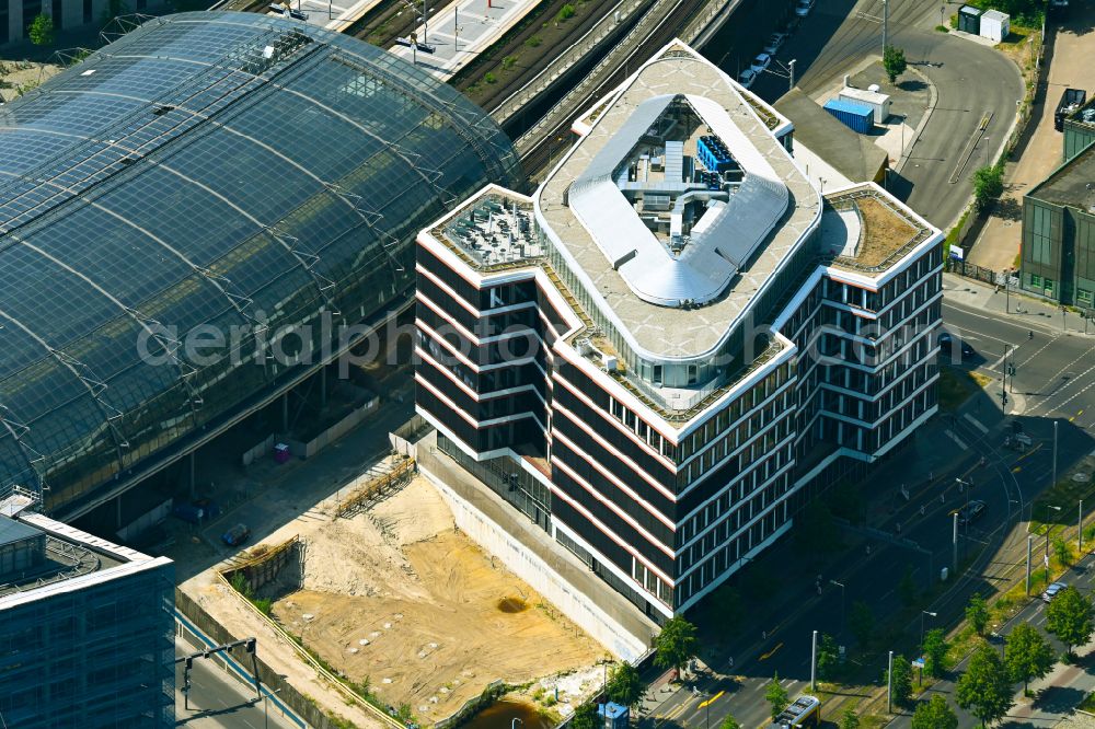 Berlin from above - Build a new office and commercial building and Hotel EDGE Grand Central Berlin on Clara-Jaschke-Strasse corner Invalidenstrasse in the district Moabit in Berlin, Germany