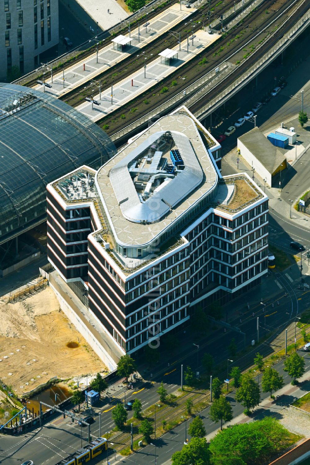 Berlin from the bird's eye view: Build a new office and commercial building and Hotel EDGE Grand Central Berlin on Clara-Jaschke-Strasse corner Invalidenstrasse in the district Moabit in Berlin, Germany