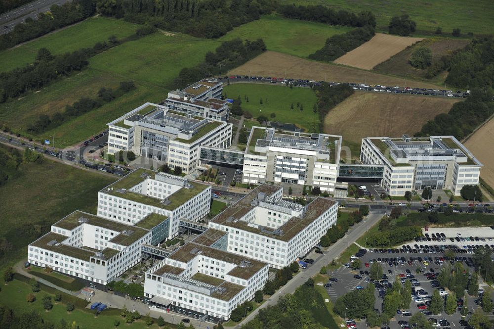Aerial image Frankfurt am Main - Blick auf das Büro- und Geschäftshausareal an der Wilhem-Fey-Strasse / Flurscheideweg am Eschborner Dreieck im Stadtteil Sossenheim. Ein Projekt der UniCredit Group - vormals HVB Immobilien.