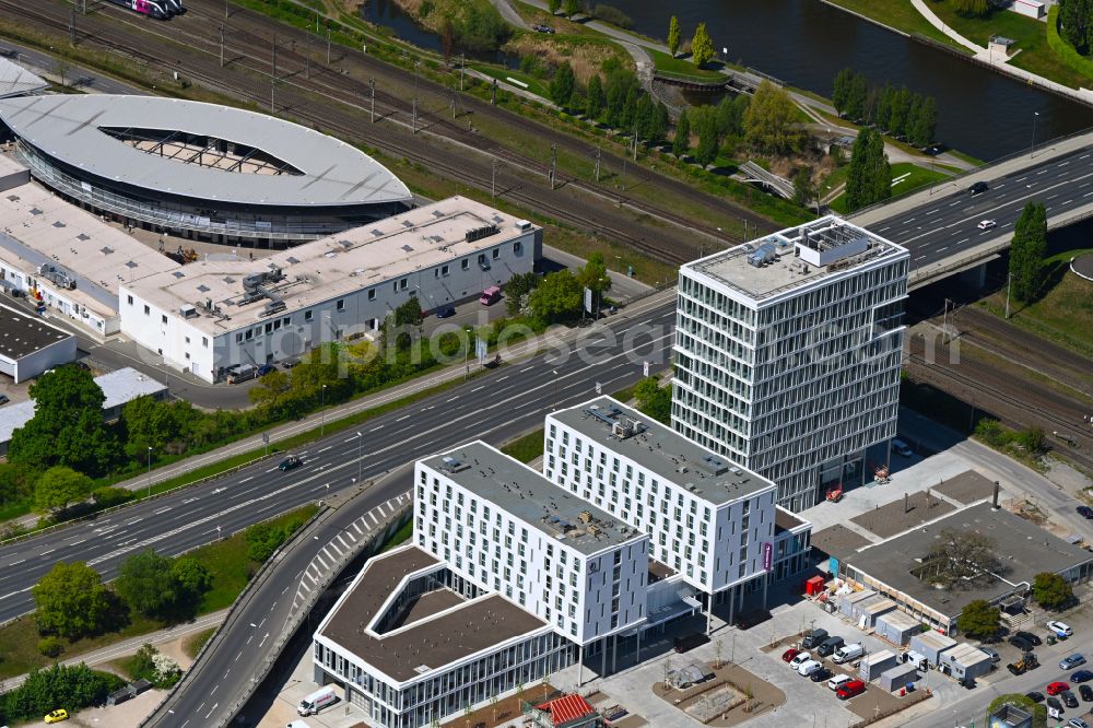 Wolfsburg from the bird's eye view: Office and commercial building Berliner Haus on street Maybachweg in the district Hesslingen in Wolfsburg in the state Lower Saxony, Germany