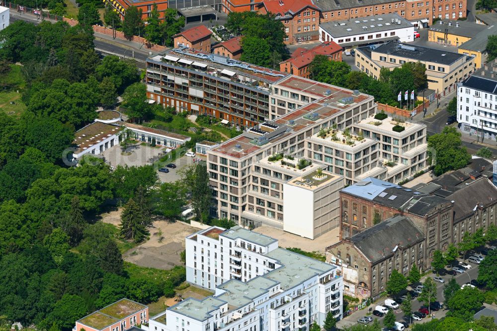 Berlin from the bird's eye view: Office and commercial building on Landsberger Allee in the district Friedrichshain in Berlin, Germany