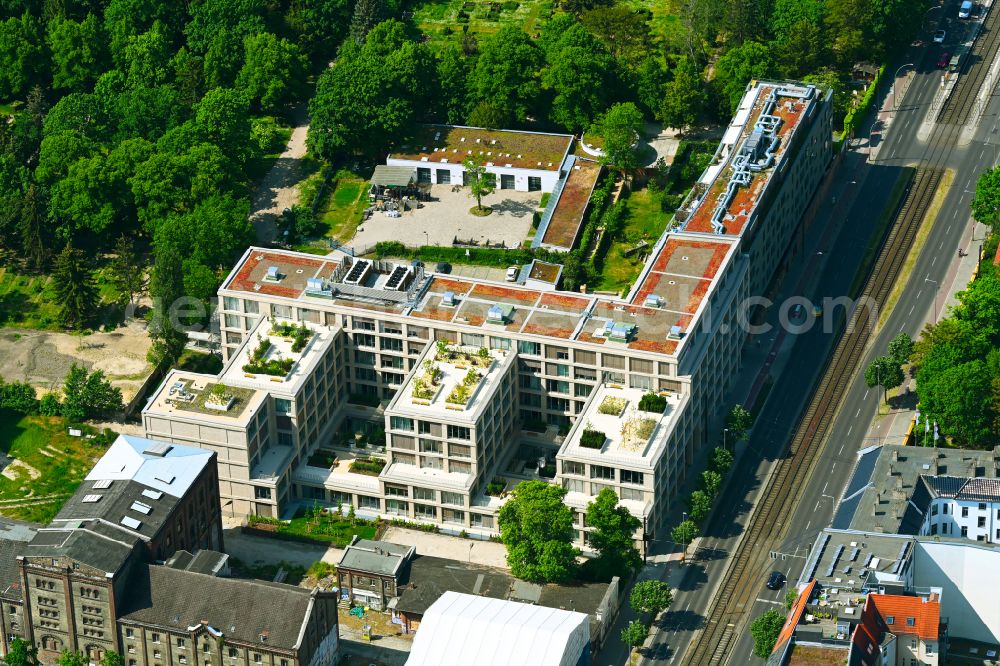 Berlin from the bird's eye view: Office and commercial building on Landsberger Allee in the district Friedrichshain in Berlin, Germany