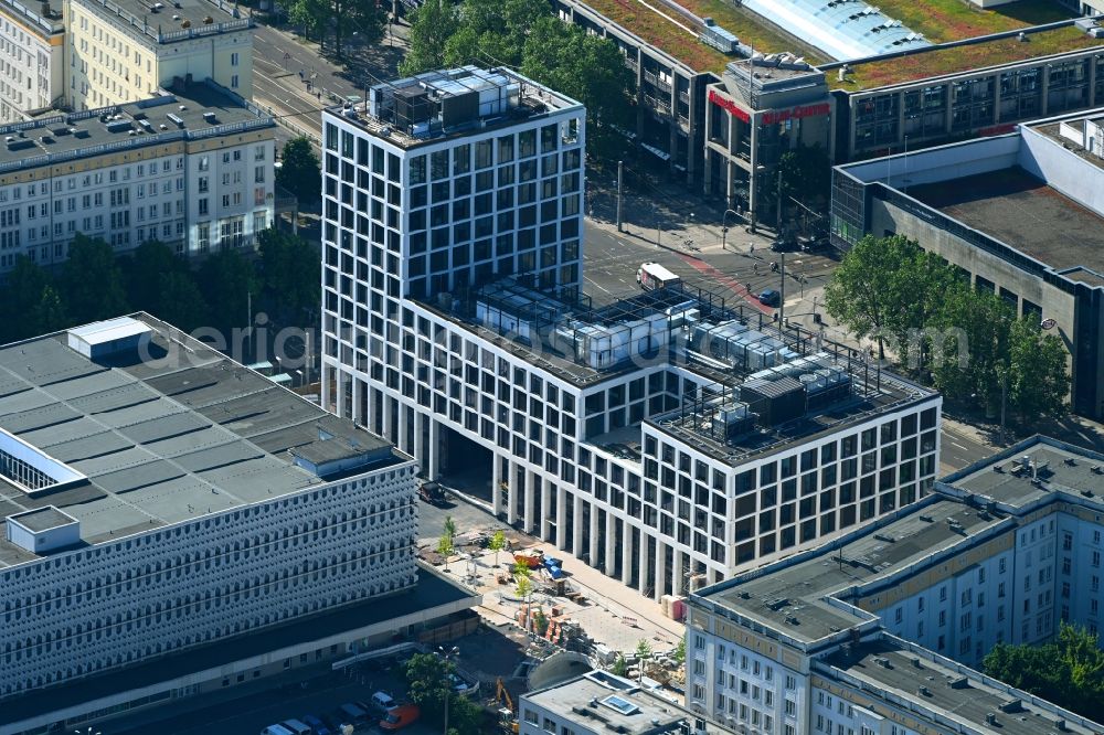Magdeburg from above - Office and commercial building of Staedtischen factorye Magdeburg on Ernst-Reuter-Allee corner Breiter Weg in the district Altstadt in Magdeburg in the state Saxony-Anhalt, Germany