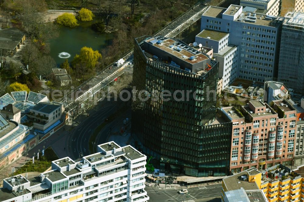 Berlin from the bird's eye view: Construction site to build a new office and commercial building on Budapester Strasse corner Kurfuerstenstrasse on place Olof-Palme-Platz in the district Tiergarten in Berlin, Germany