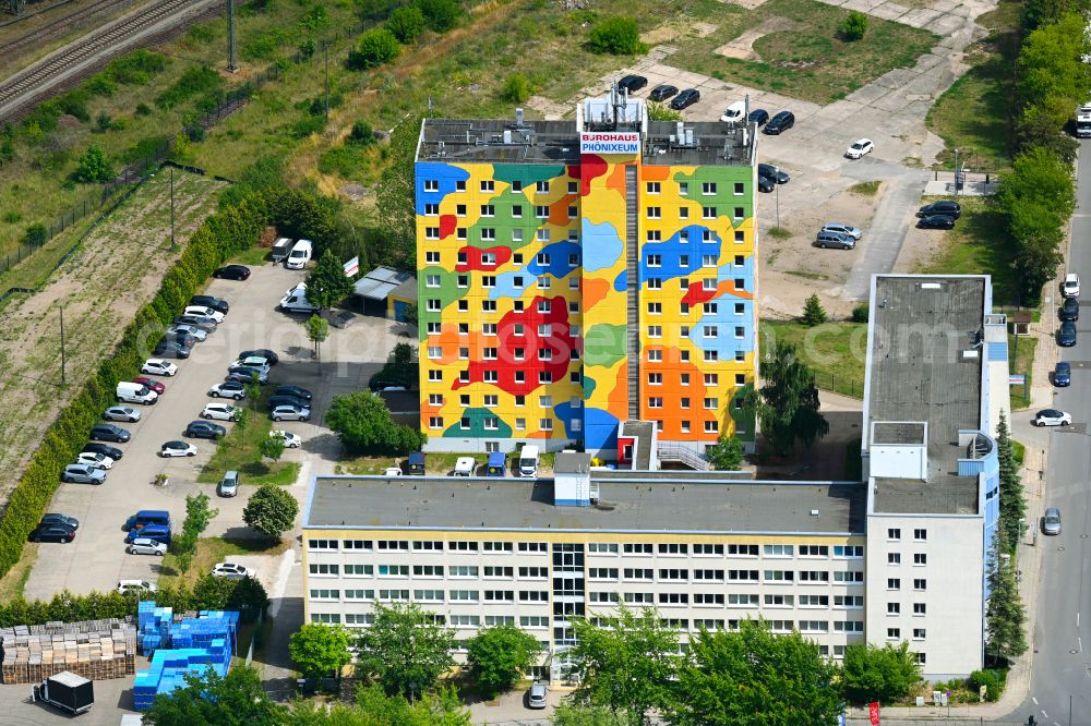 Aerial photograph Neubrandenburg - Office and corporate management high-rise building Buerohaus Phoenixeum on street Feldstrasse in Neubrandenburg in the state Mecklenburg - Western Pomerania, Germany