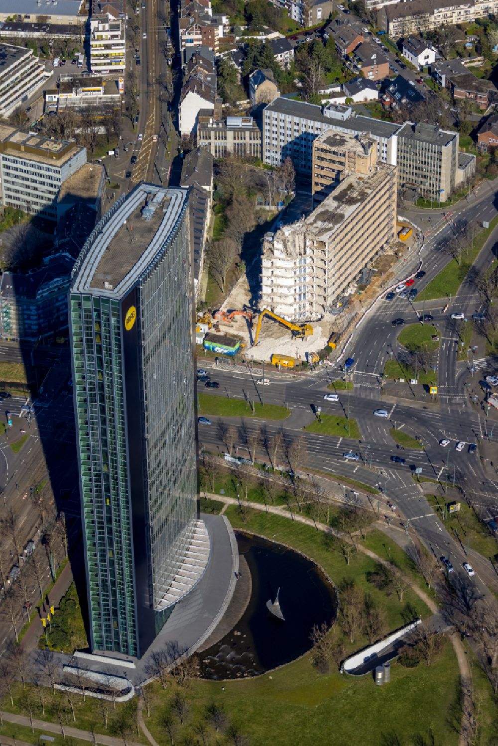 Düsseldorf from above - Office and corporate administration high-rise building ARAG-Tower on Moersenbroicher Ei in the district Dusseltal in Dusseldorf in the Ruhr area in the state North Rhine-Westphalia, Germany