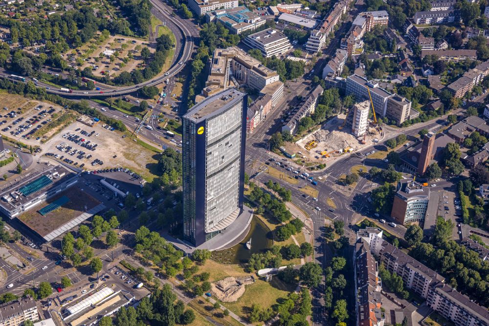 Düsseldorf from the bird's eye view: Office and corporate administration high-rise building ARAG-Tower on Moersenbroicher Ei in the district Dusseltal in Dusseldorf in the Ruhr area in the state North Rhine-Westphalia, Germany