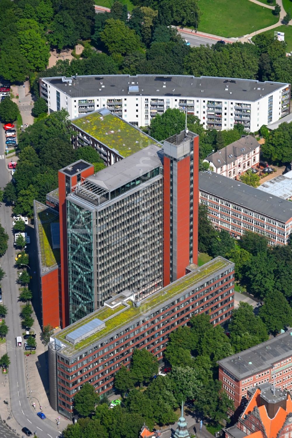 Hamburg from the bird's eye view: Office and corporate management high-rise building on Zirkusweg in the district Sankt Pauli in Hamburg, Germany