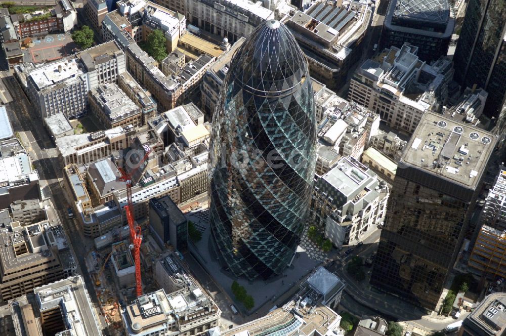 London from the bird's eye view: Office and corporate management high-rise building The Gherkin on street Saint Mary Axe in London in England, United Kingdom