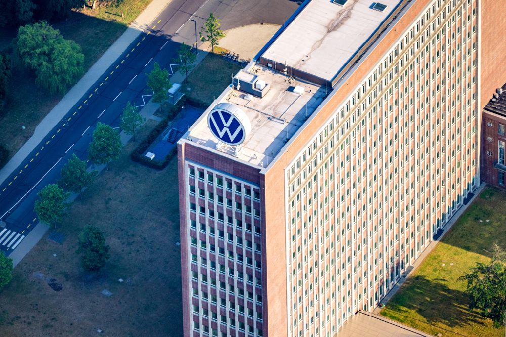 Wolfsburg from above - Office and corporate administration high-rise building Markenhochhaus from VW Volkswagen in Wolfsburg in the state Lower Saxony, Germany