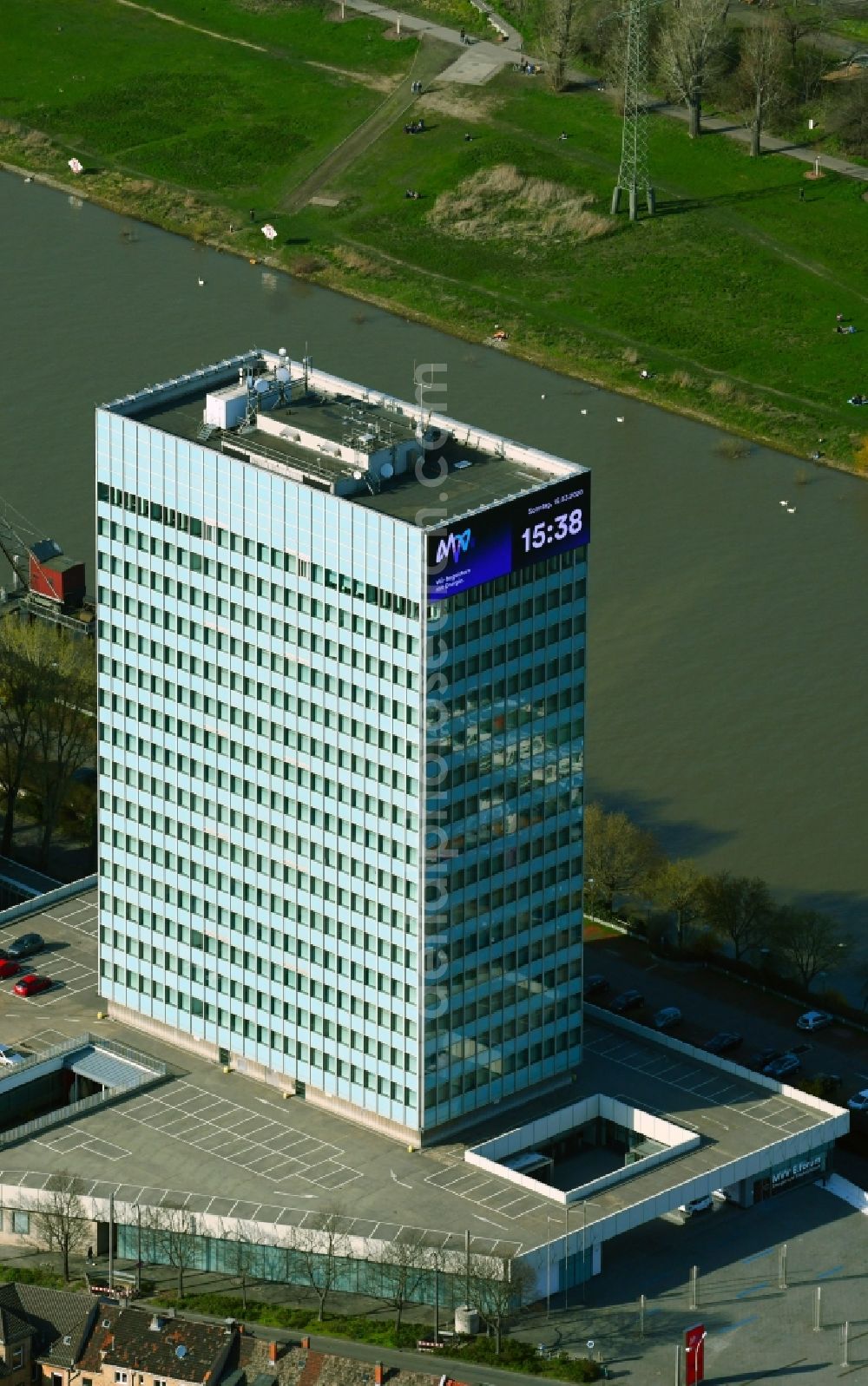 Aerial image Mannheim - Office and corporate management high-rise building of MVV Energie AG on Luisenring in the district Innenstadt/Jungbusch in Mannheim in the state Baden-Wuerttemberg, Germany
