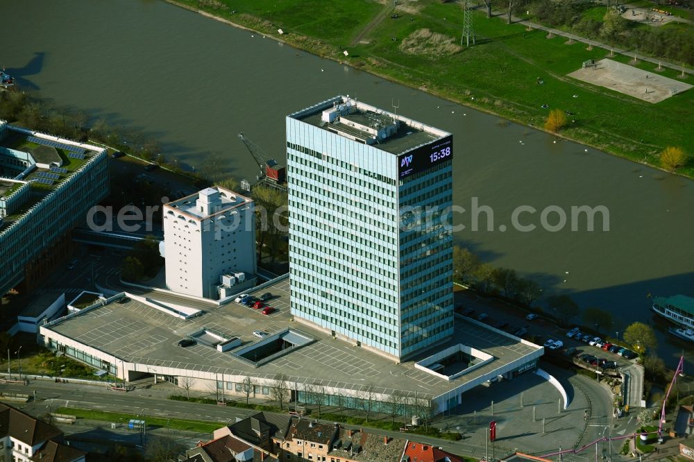 Aerial photograph Mannheim - Office and corporate management high-rise building of MVV Energie AG on Luisenring in the district Innenstadt/Jungbusch in Mannheim in the state Baden-Wuerttemberg, Germany