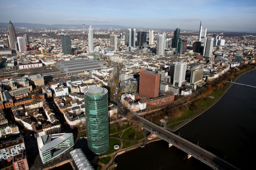 Aerial photograph Frankfurt am Main - Office and corporate management high-rise building WesthafenTower on place Westhafenplatz in the district Gutleutviertel in Frankfurt in the state Hesse, Germany