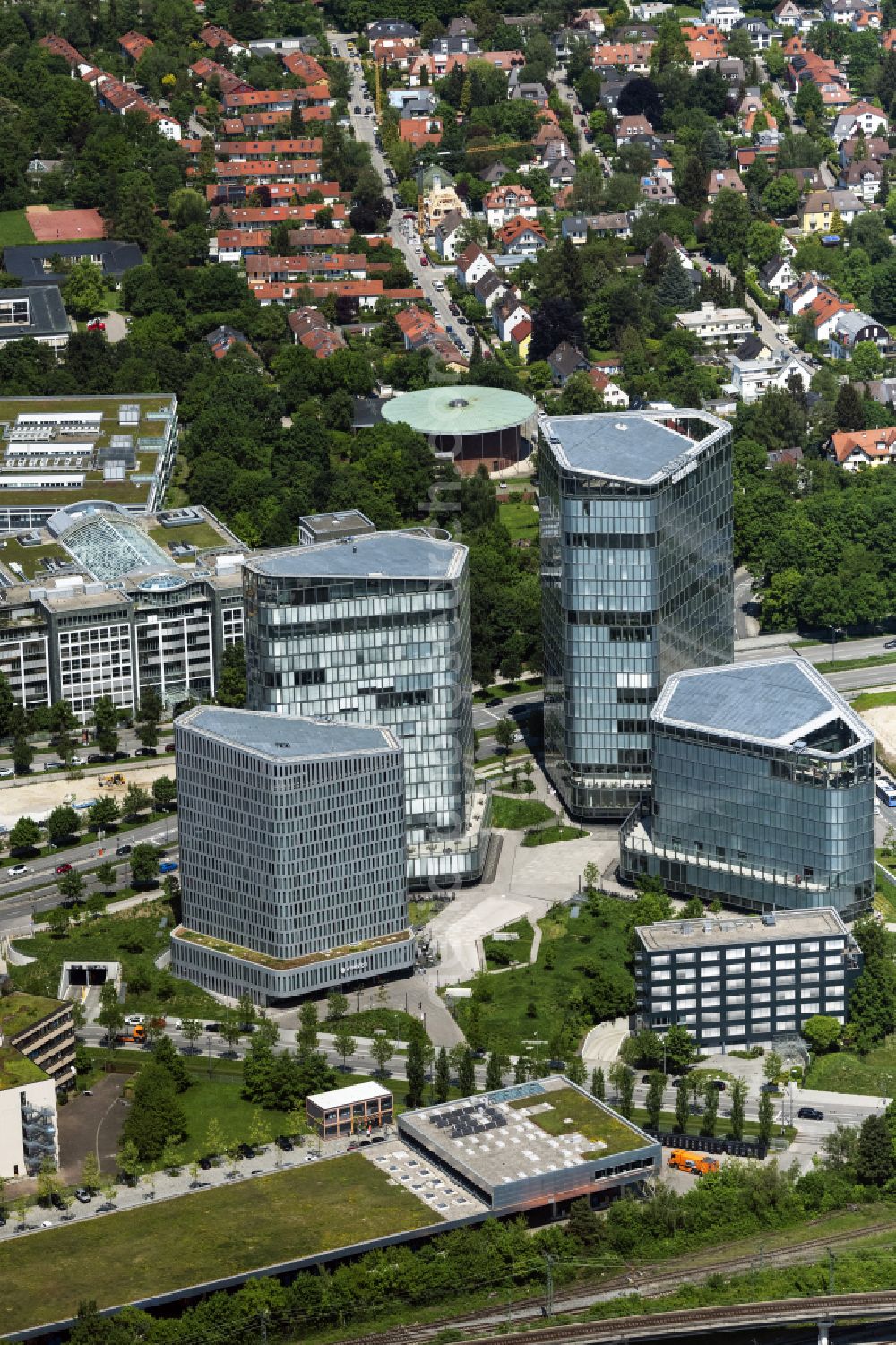 Aerial photograph München - Office building of the administration and business house ensemble Bavaria Towers on Truderinger Strasse in the district on street Riedenburger Strasse of Bogenhausen in Munich in the state Bavaria, Germany