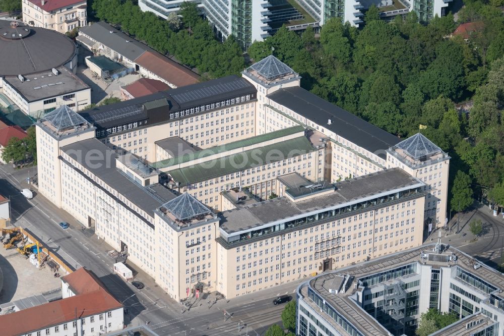 Aerial photograph München - Office building of Art Deco Palais on Arnulfstrasse in the district Maxvorstadt in Munich in the state Bavaria, Germany