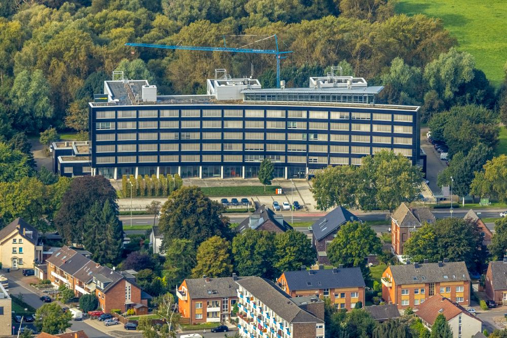 Aerial photograph Wesel - Office building of Firma Westnetz GmbH on street Reeser Landstrasse in Wesel at Ruhrgebiet in the state North Rhine-Westphalia, Germany
