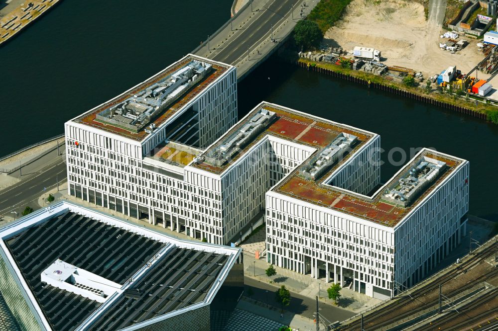 Aerial image Berlin - Office building HumboldtHafenEins on Alexanderufer in the district Mitte in Berlin, Germany
