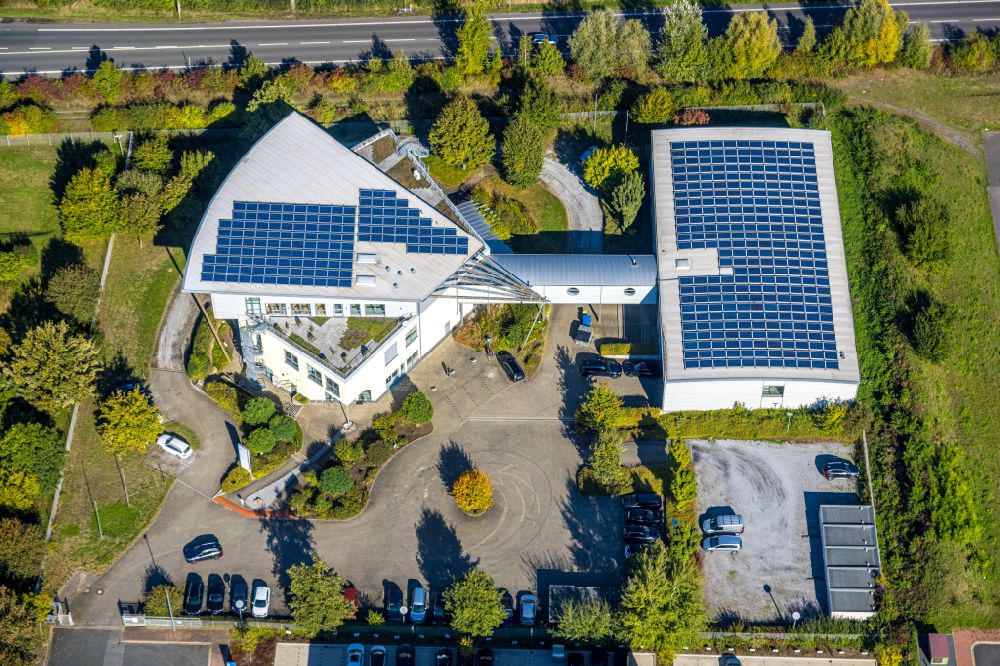 Aerial photograph Unna - Photovoltaic system on the roof of the office building of the administration and commercial building of PVS Westfalen -Sued rkV on Heinrich-Hertz-Strasse in the district of Uelzen in Unna in the Ruhr area in the state North Rhine-Westphalia, Germany