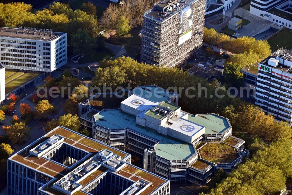 Aerial photograph Hamburg - Office building of the administrative house and business house of the Signal Iduna Pensionskasse AG in the district of Winterhude in Hamburg, Germany