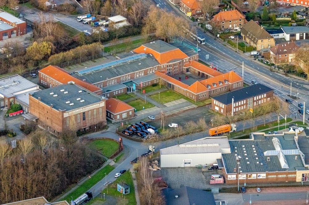 Aerial image Bochum - Office building of Technologie- and Gruenofzentrum Wattenscheid in the Lyrenstrasse overlooking the headframe Zeche Holland in Bochum in the state North Rhine-Westphalia, Germany