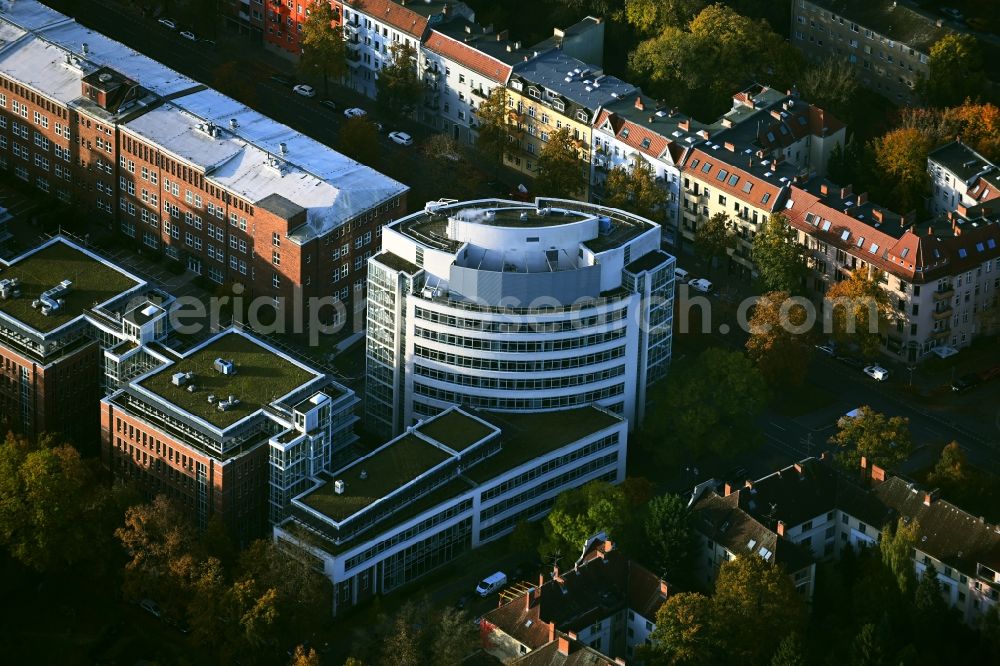 Aerial photograph Berlin - Office building of Vivantes - Netzwerk fuer Gesundheit GmbH on Aroser Allee in the district Reinickendorf in Berlin, Germany