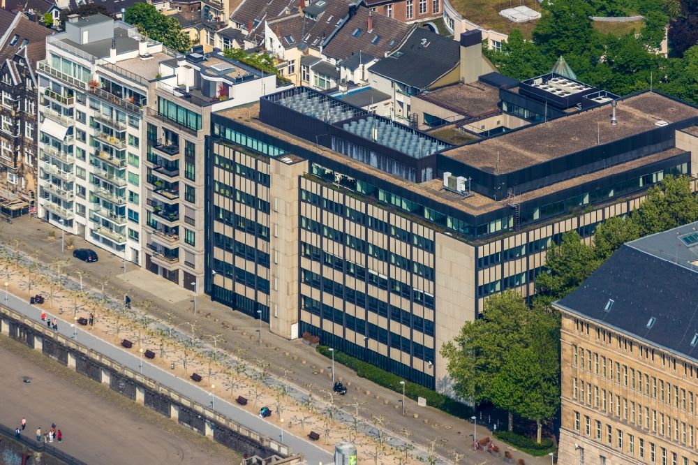 Aerial photograph Düsseldorf - Office building on Mannesmannufer on shore of rhine in the district Carlstadt in Duesseldorf in the state North Rhine-Westphalia, Germany